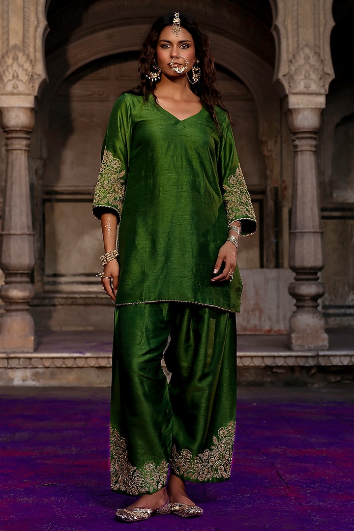 Dark Green Raw Silk Dori Hand Embroidered Kurta Set by Charu Makkar at Pernia's Pop Up Shop