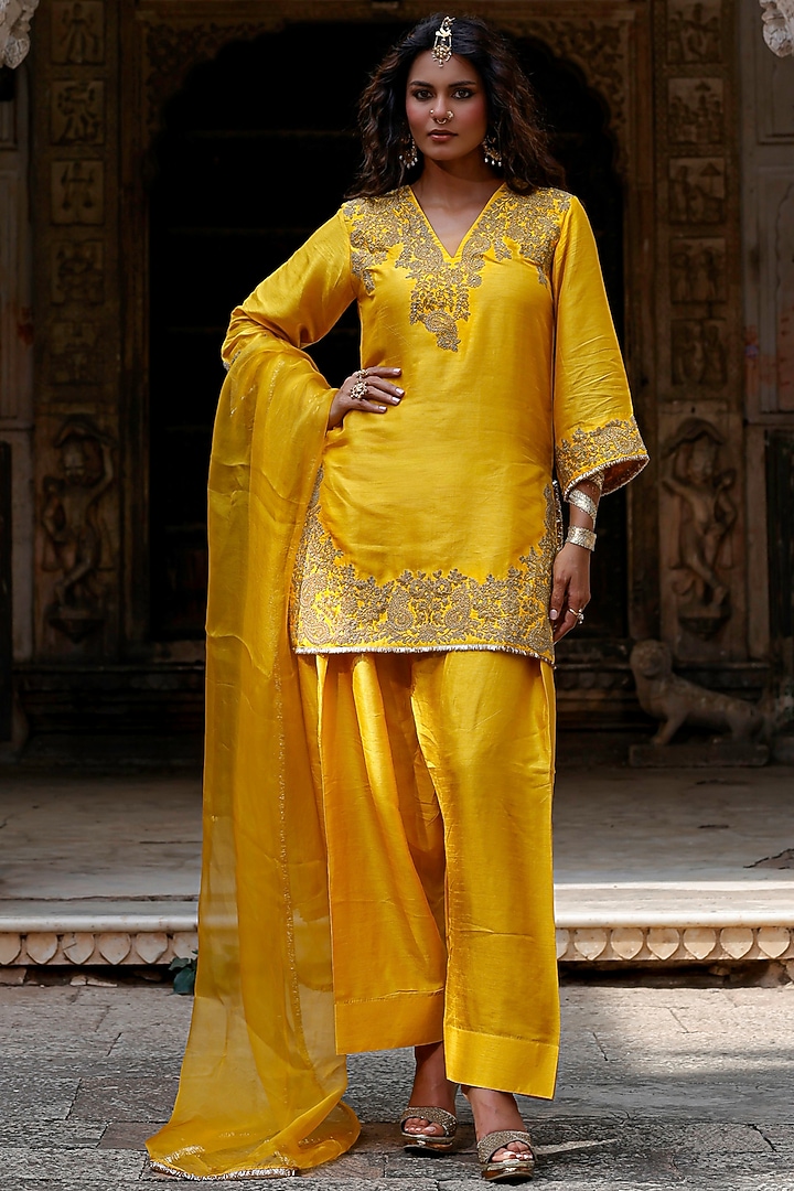 Mustard Raw Silk Dori Work Kurta Set by Charu Makkar at Pernia's Pop Up Shop