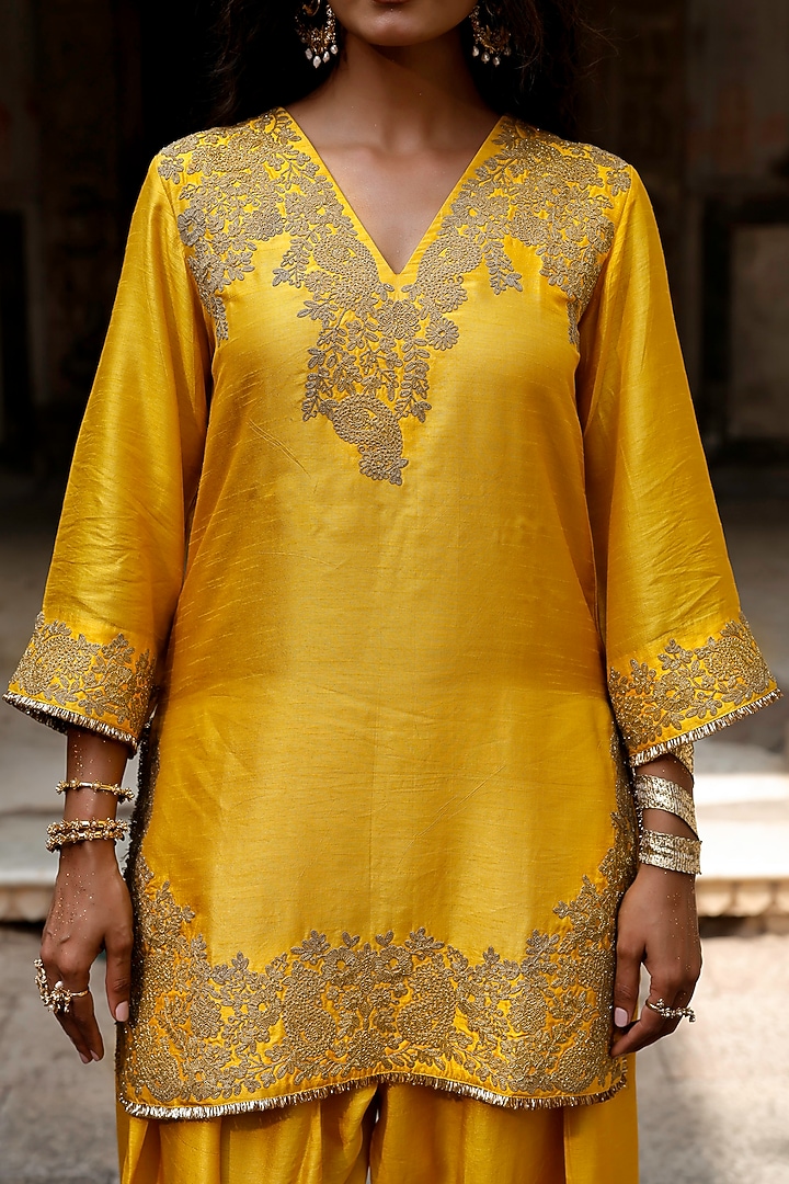 Mustard Raw Silk Dori Work Kurta Set by Charu Makkar at Pernia's Pop Up Shop