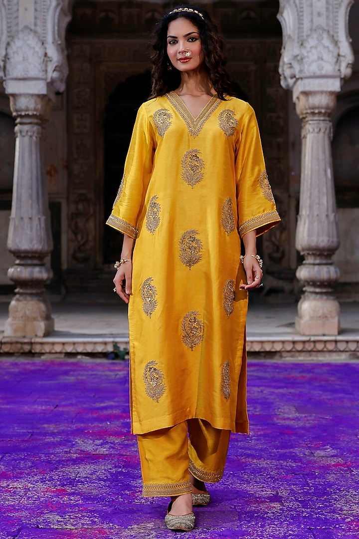 Mustard Raw Silk Handwork Kurta Set by Charu Makkar at Pernia's Pop Up Shop