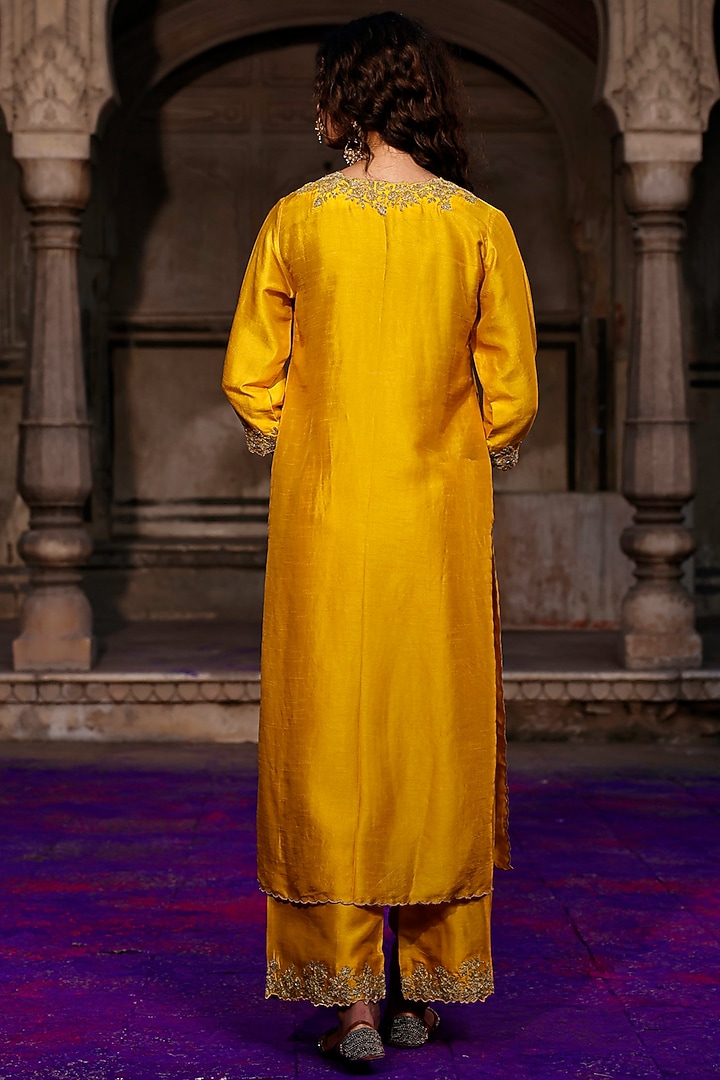 Mustard Raw Silk Dori Work Kurta Set by Charu Makkar at Pernia's Pop Up Shop