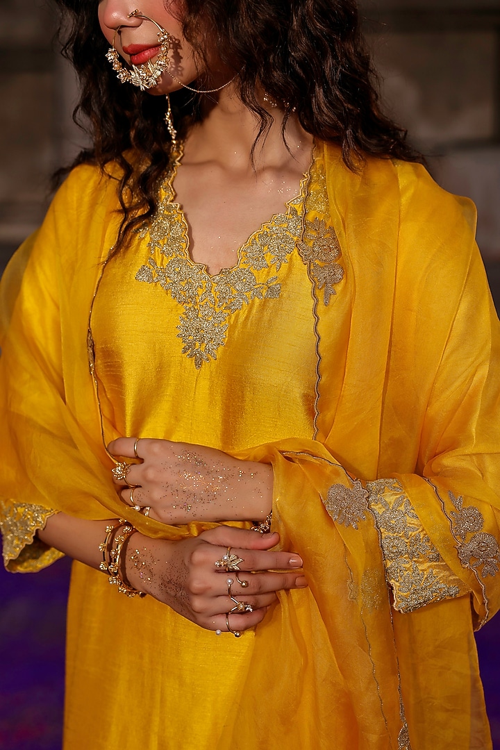 Mustard Raw Silk Dori Work Kurta Set by Charu Makkar at Pernia's Pop Up Shop