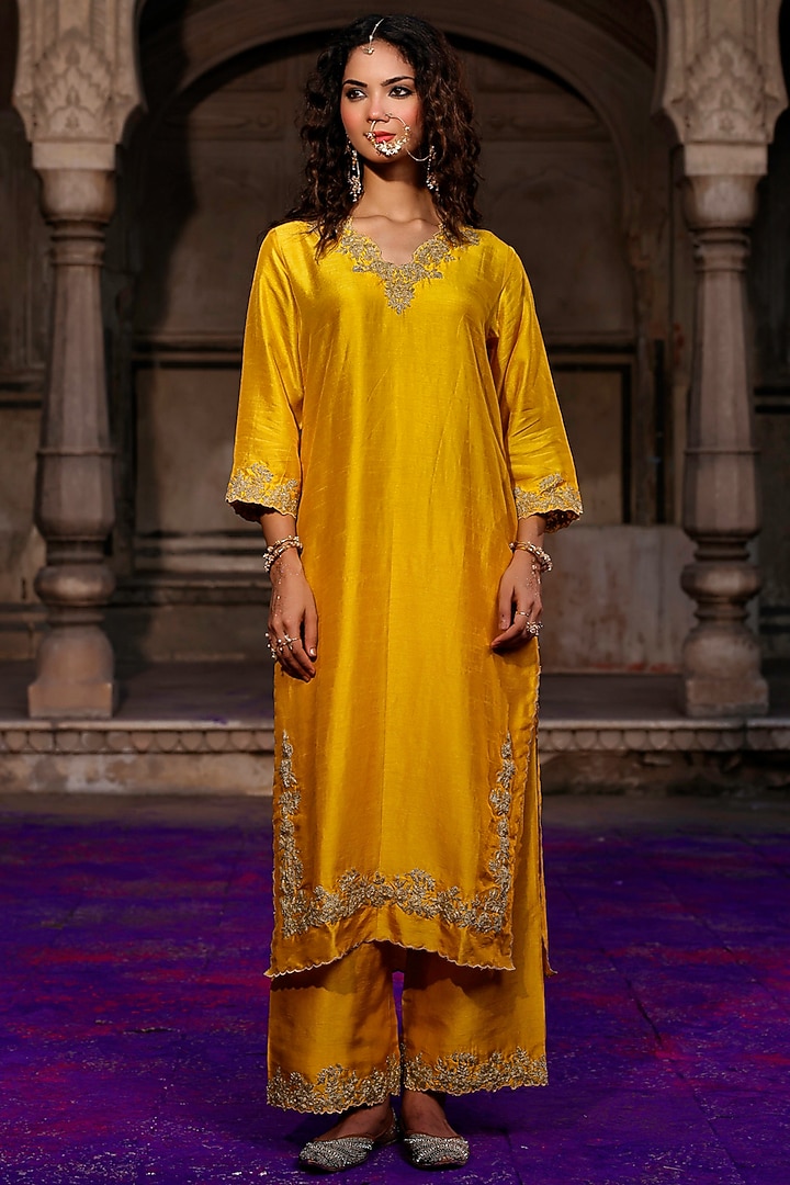 Mustard Raw Silk Dori Work Kurta Set by Charu Makkar at Pernia's Pop Up Shop