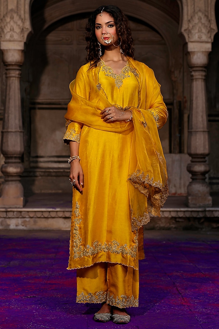 Mustard Raw Silk Dori Work Kurta Set by Charu Makkar at Pernia's Pop Up Shop