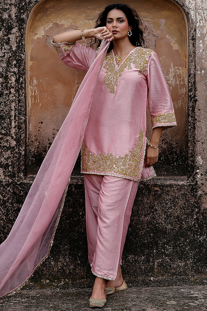 Rose Pink Raw Silk Dori Work Kurta Set by Charu Makkar at Pernia's Pop Up Shop
