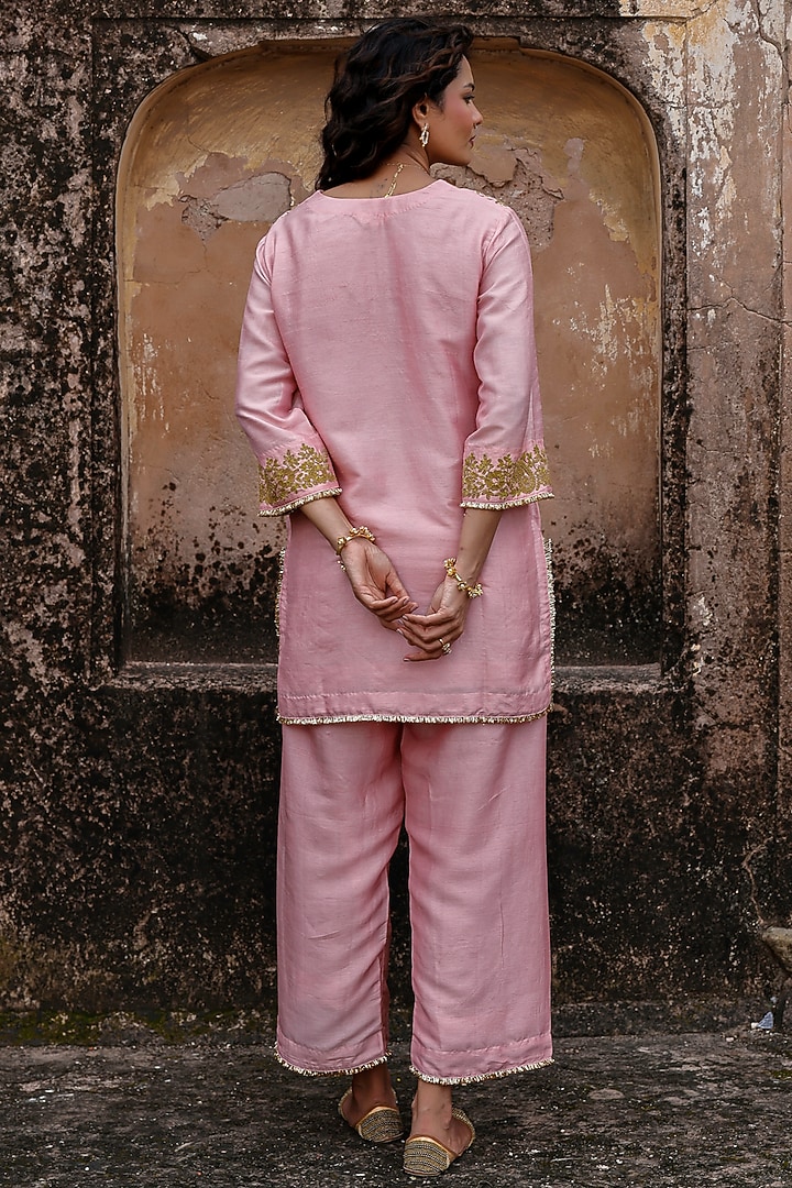 Rose Pink Raw Silk Dori Work Kurta Set by Charu Makkar at Pernia's Pop Up Shop