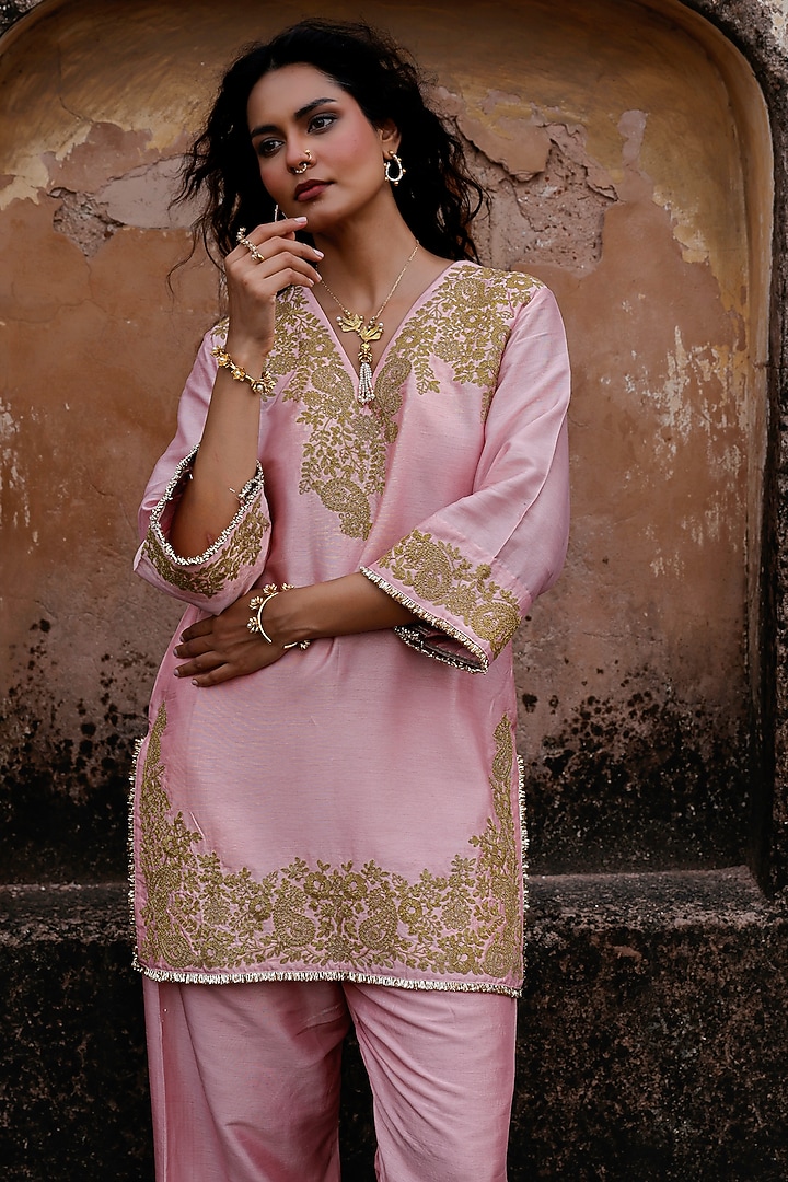 Rose Pink Raw Silk Dori Work Kurta Set by Charu Makkar at Pernia's Pop Up Shop