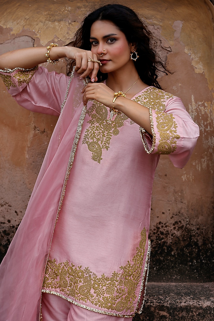 Rose Pink Raw Silk Dori Work Kurta Set by Charu Makkar at Pernia's Pop Up Shop