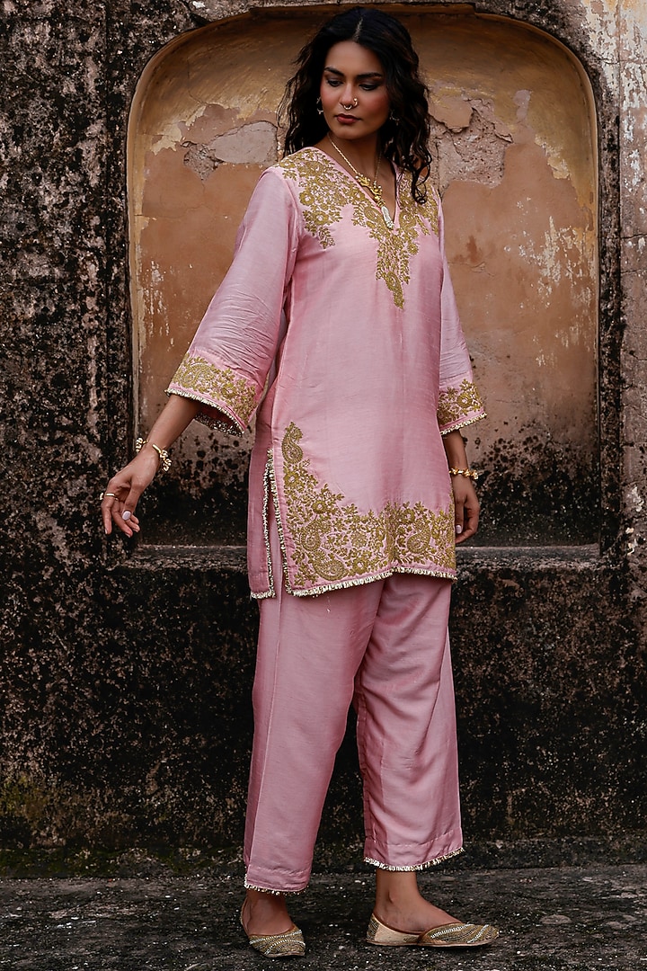Rose Pink Raw Silk Dori Work Kurta Set by Charu Makkar at Pernia's Pop Up Shop
