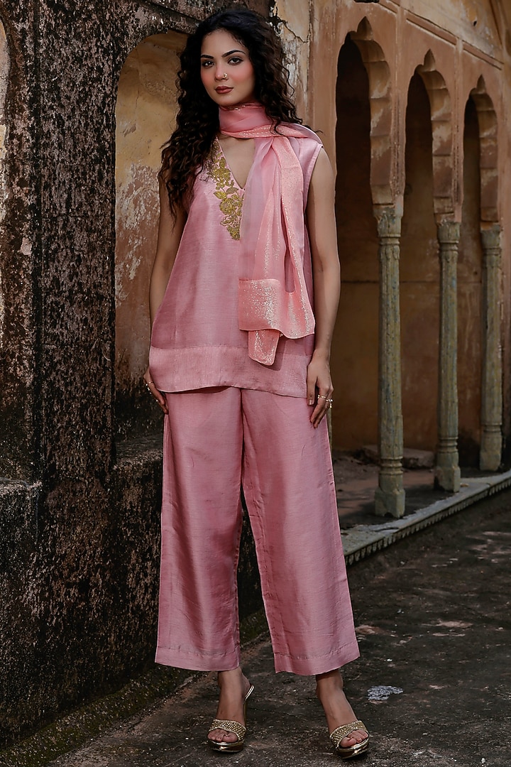 Rose Pink Raw Silk Dori Work Kurta Set by Charu Makkar at Pernia's Pop Up Shop