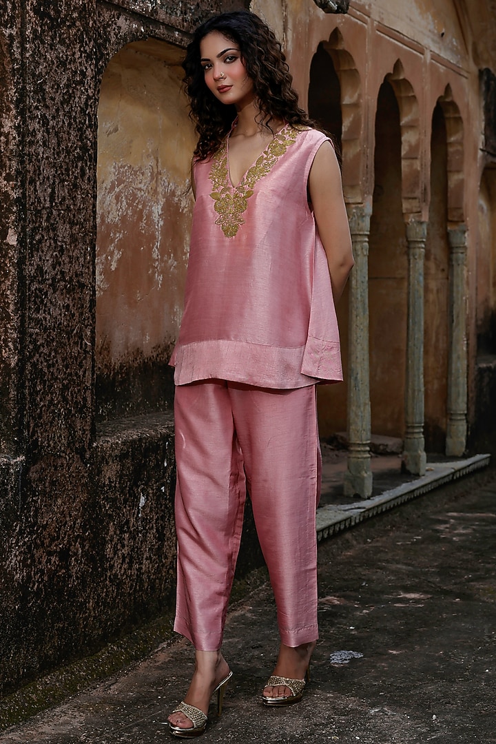 Rose Pink Raw Silk Dori Work Kurta Set by Charu Makkar at Pernia's Pop Up Shop