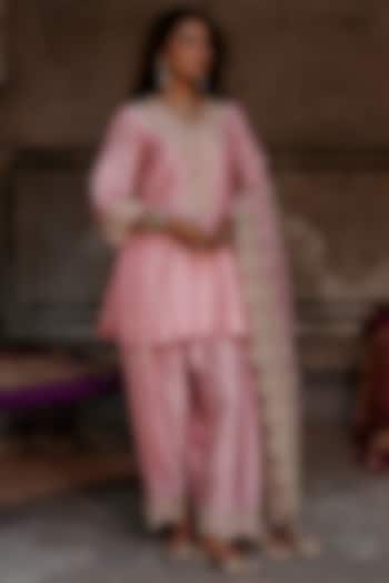 Rose Pink Raw Silk Handwork Kurta Set by Charu Makkar at Pernia's Pop Up Shop