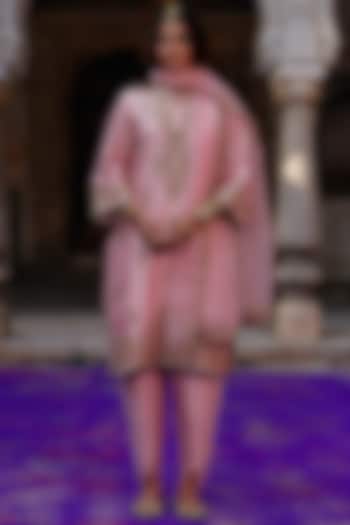Rose Pink Raw Silk Handwork Kurta Set by Charu Makkar at Pernia's Pop Up Shop