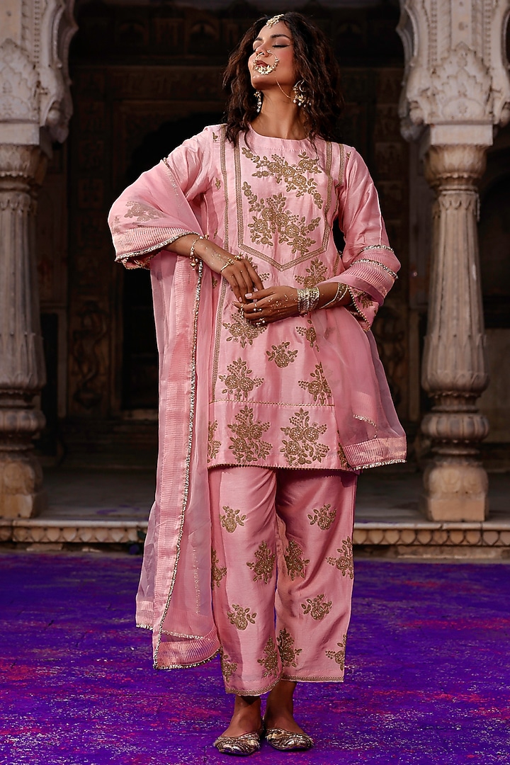 Rose Pink Raw Silk Dori Work Kurta Set by Charu Makkar at Pernia's Pop Up Shop