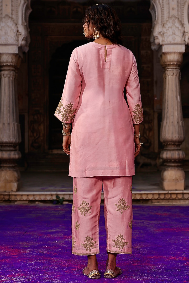 Rose Pink Raw Silk Dori Work Kurta Set by Charu Makkar at Pernia's Pop Up Shop