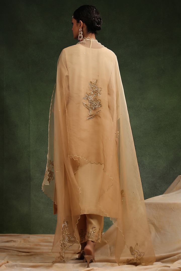 Beige Mul Chanderi Kurta Set by Charu Makkar at Pernia's Pop Up Shop