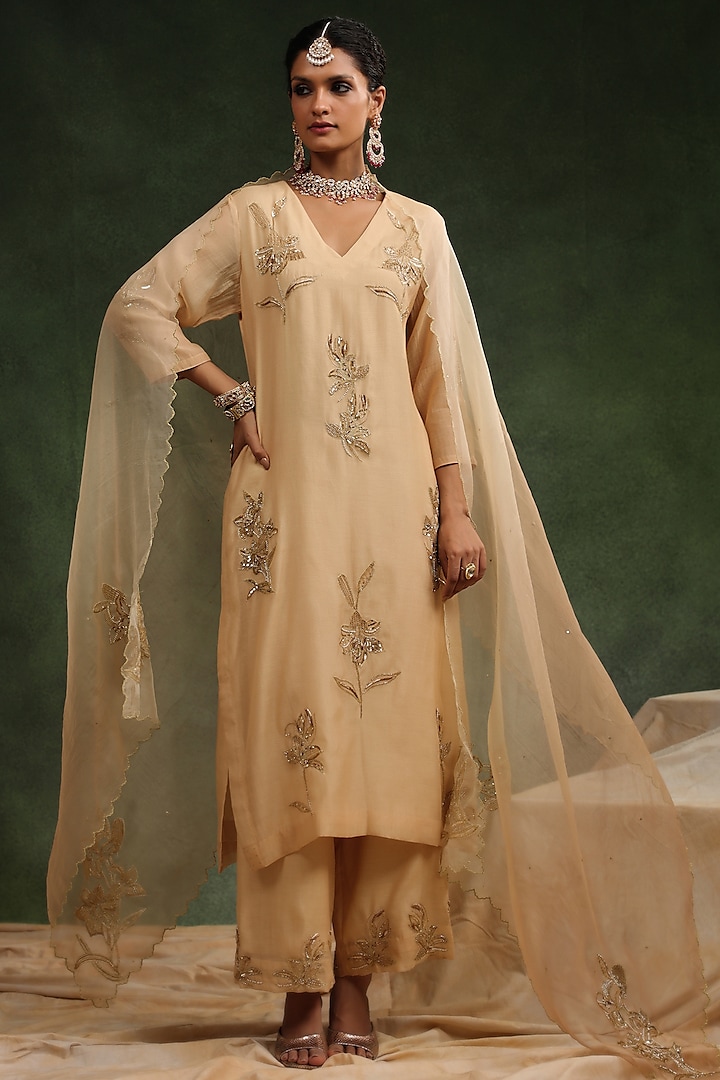 Beige Mul Chanderi Kurta Set by Charu Makkar at Pernia's Pop Up Shop