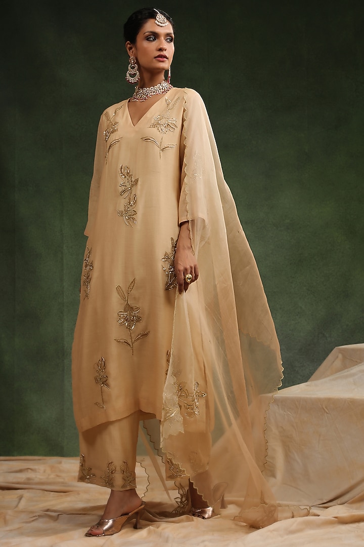 Beige Mul Chanderi Kurta Set by Charu Makkar at Pernia's Pop Up Shop