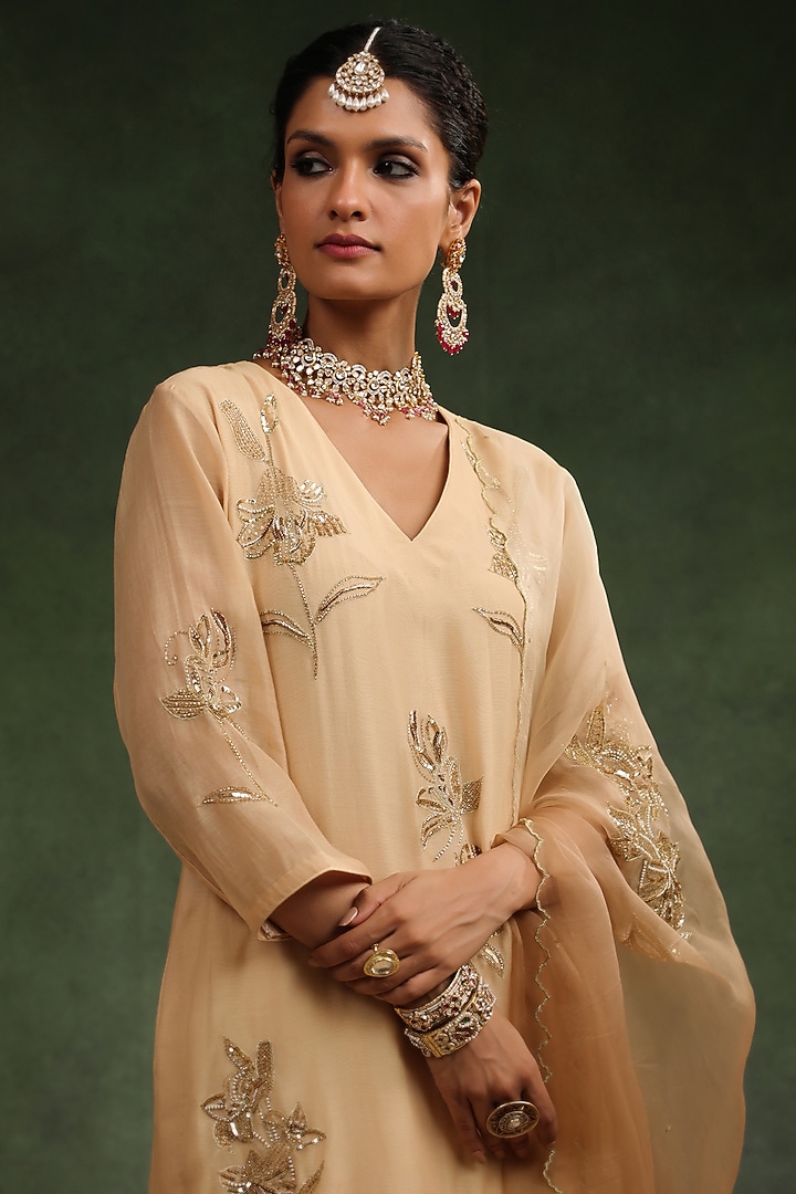 Beige Mul Chanderi Kurta Set by Charu Makkar at Pernia's Pop Up Shop