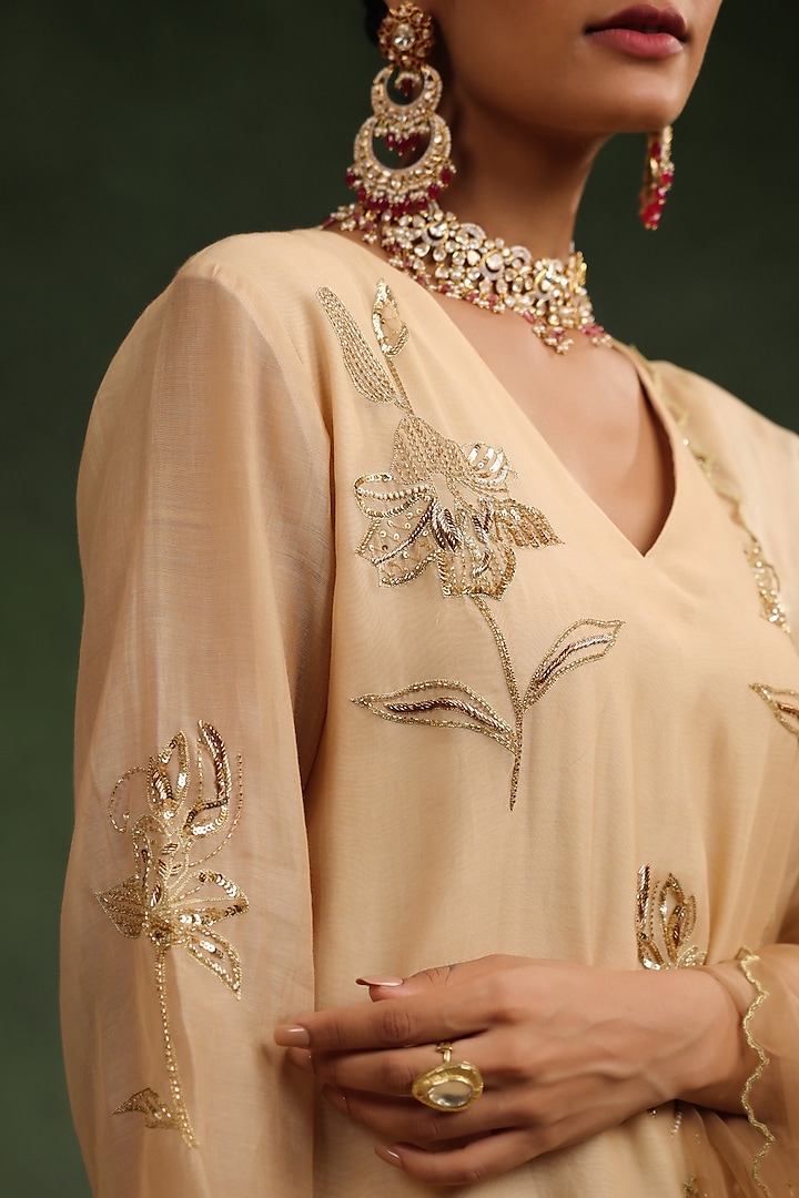 Beige Mul Chanderi Kurta Set by Charu Makkar at Pernia's Pop Up Shop