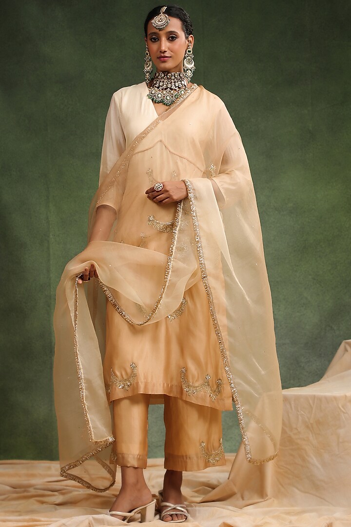 Beige Mul Chanderi Ombre Kurta Set by Charu Makkar at Pernia's Pop Up Shop