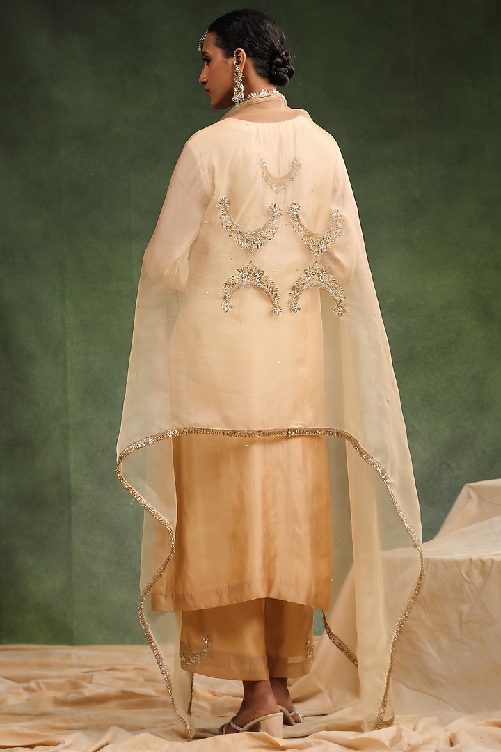 Beige Mul Chanderi Ombre Kurta Set by Charu Makkar at Pernia's Pop Up Shop