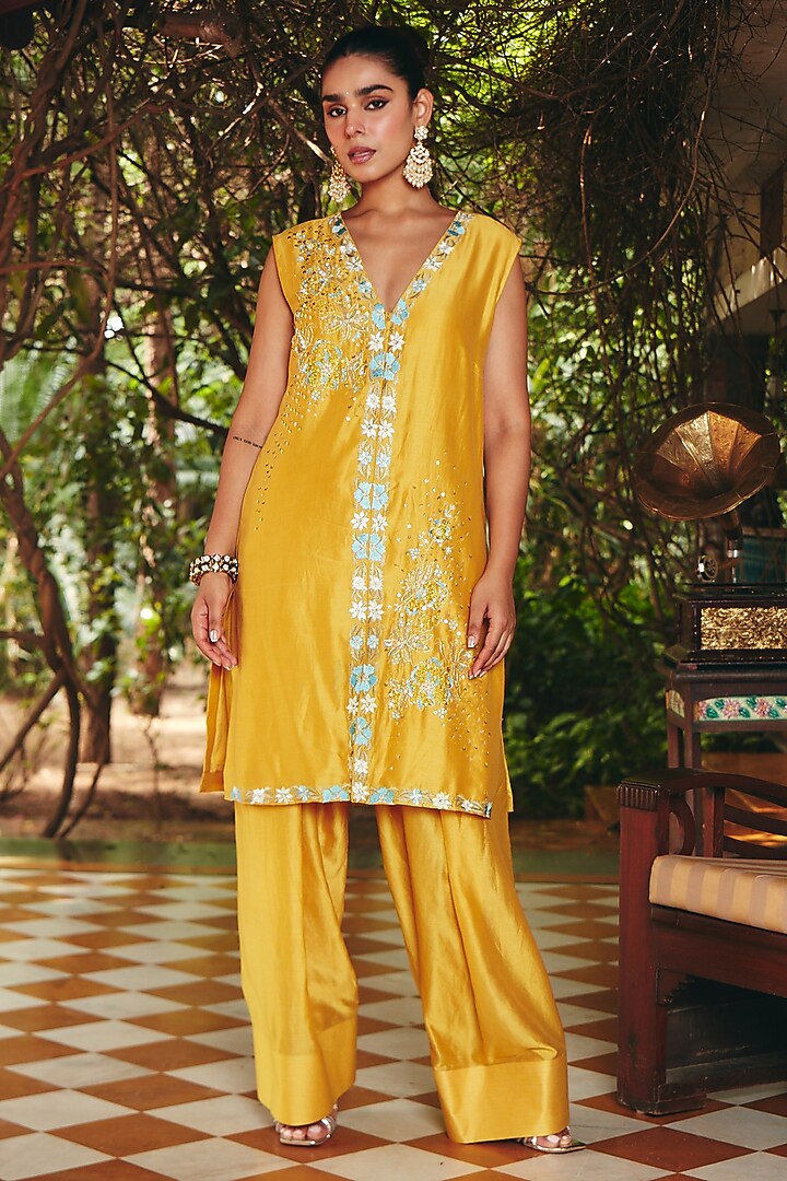 Canary Yellow Chanderi Silk Embroidered Kurta Set by CP by Chandini and Priyanka at Pernia's Pop Up Shop