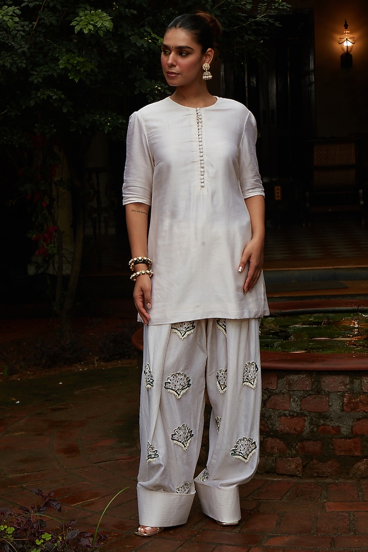 Ivory Chanderi Silk Kurta Set by CP by Chandini and Priyanka at Pernia's Pop Up Shop