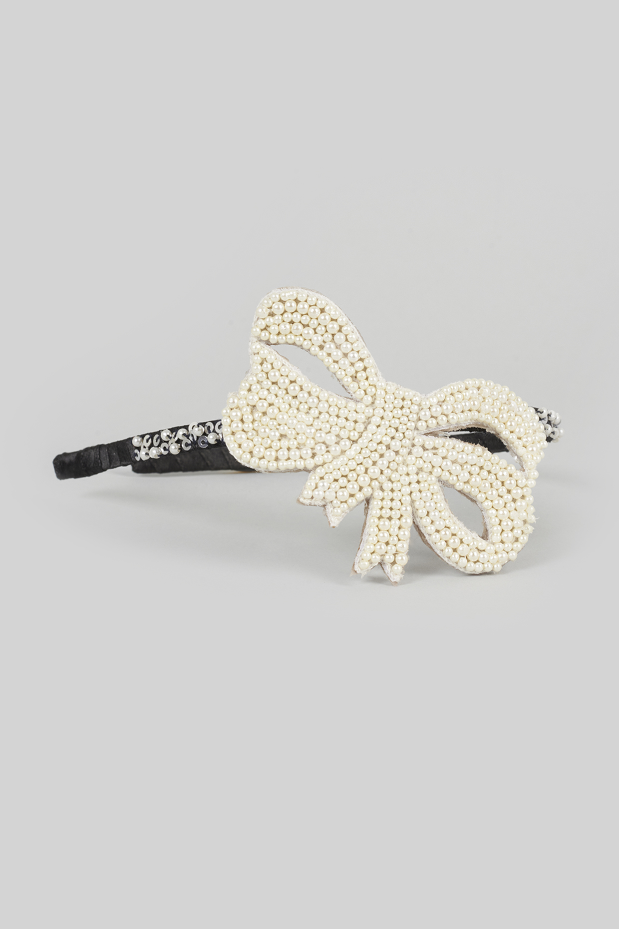 Black & White Embellished Hairband For Girls by CHOKO