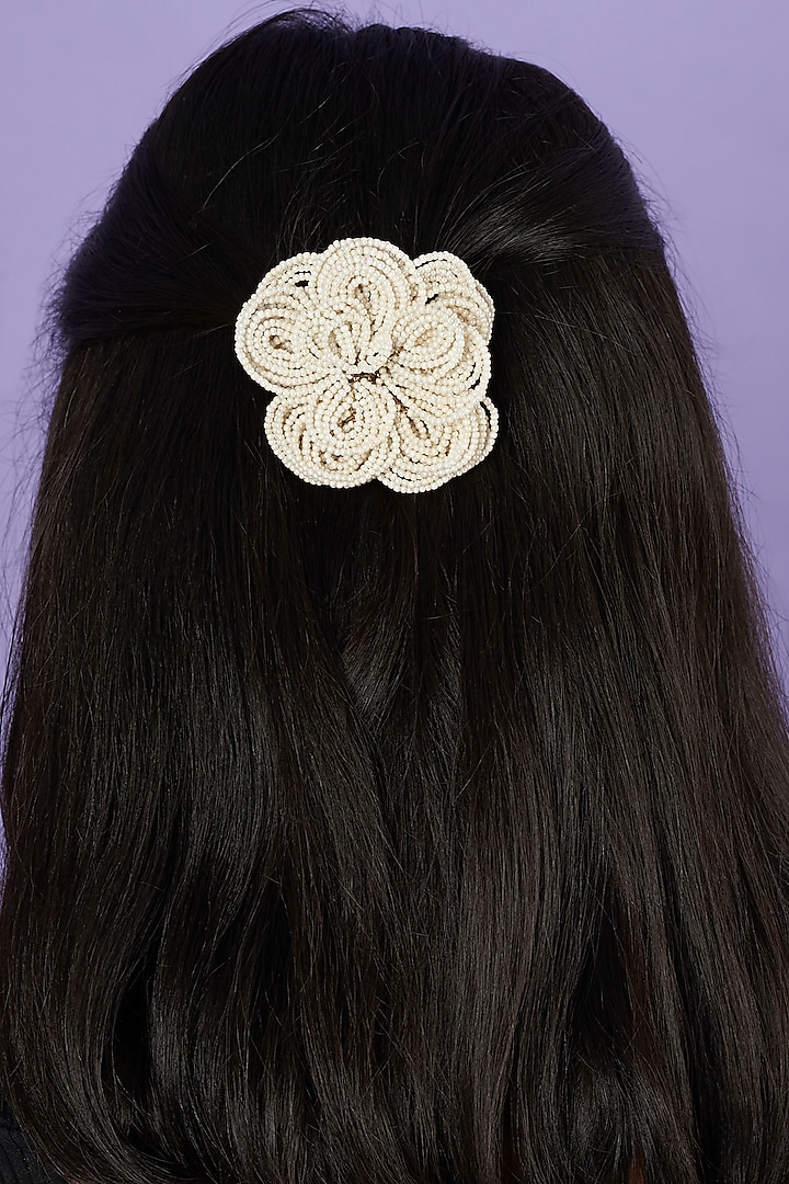 Off-White Beaded Hairclip For Girls by CHOKO