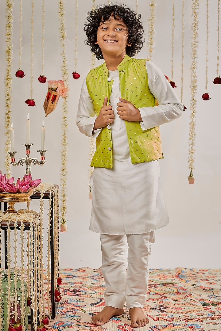 Mehendi Green Cotton Silk Embroidered Bundi Jacket With Kurta Set For Boys by Chotibuti