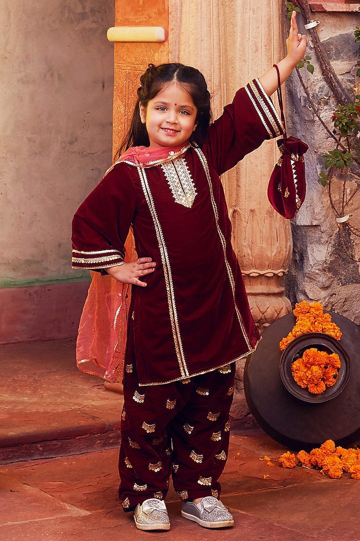 Maroon Velvet Kurta Set For Girls by Chotibuti at Pernia's Pop Up Shop