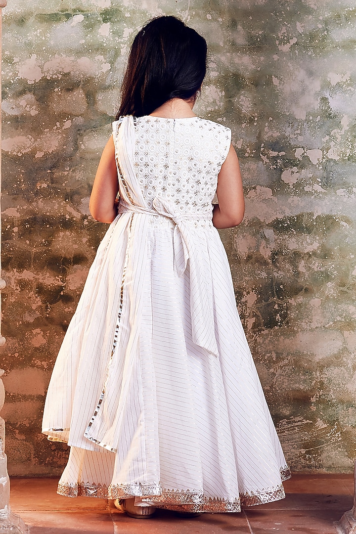 White Cotton Anarkali With Belt For Girls by Chotibuti at Pernia's Pop Up Shop