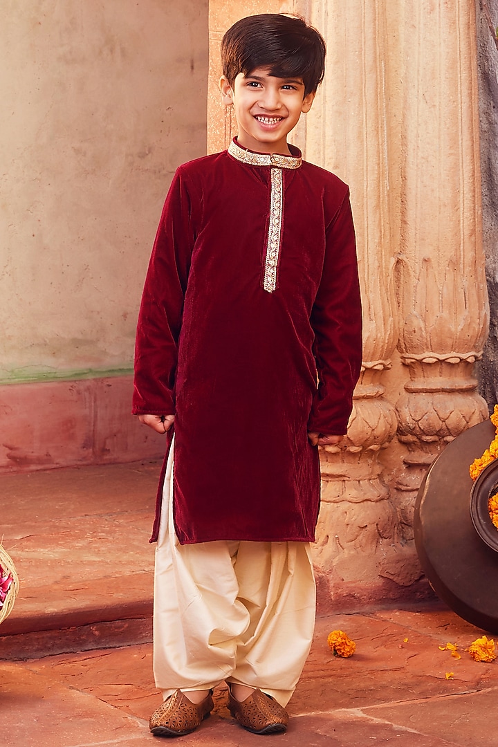 Maroon Velvet Kurta Set For Boys by Chotibuti at Pernia's Pop Up Shop