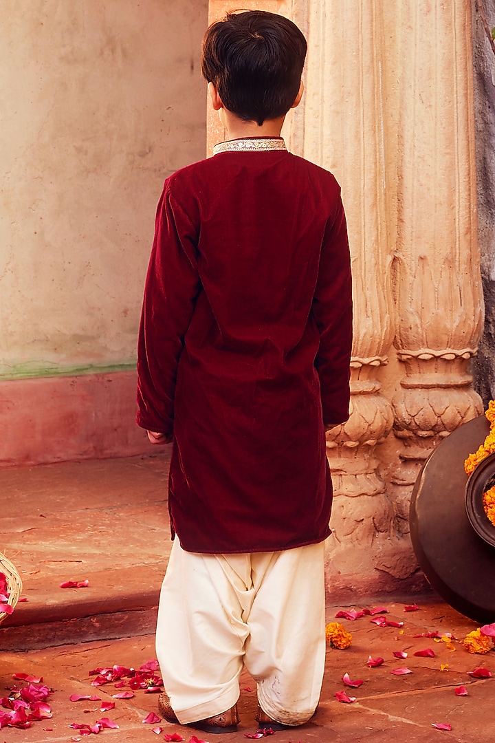 Maroon Velvet Kurta Set For Boys by Chotibuti at Pernia's Pop Up Shop