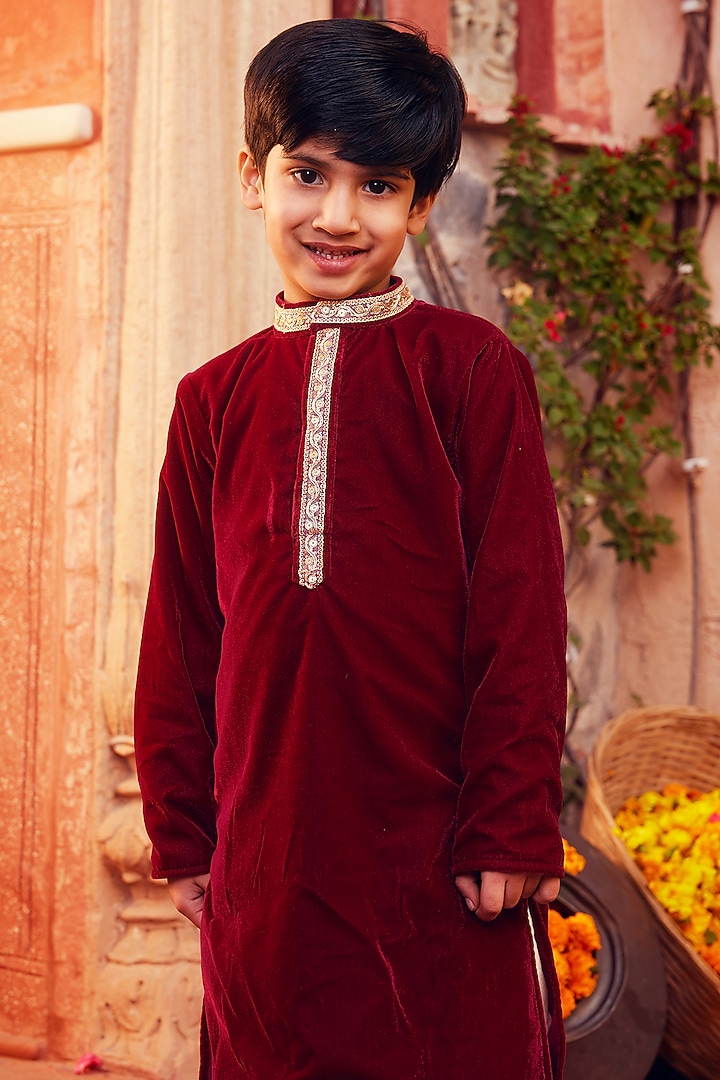 Maroon Velvet Kurta Set For Boys by Chotibuti at Pernia's Pop Up Shop