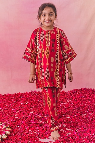 Red Chanderi Mirror Kurta Set For Girls by Chotibuti