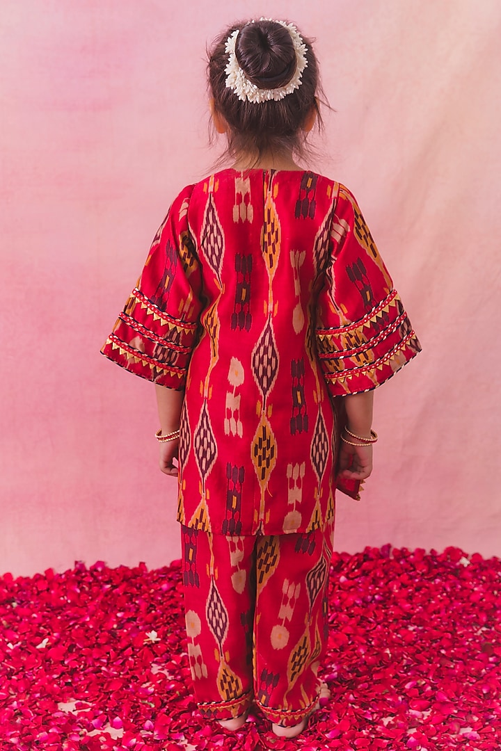 Red Chanderi Mirror Kurta Set For Girls by Chotibuti at Pernia's Pop Up Shop