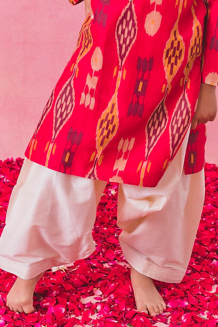 Red Chanderi Printed Kurta Set For Boys by Chotibuti at Pernia's Pop Up Shop
