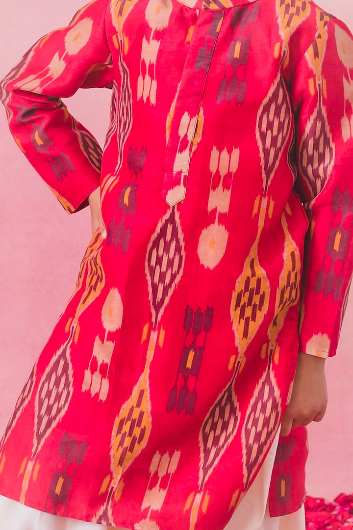 Red Chanderi Printed Kurta Set For Boys by Chotibuti at Pernia's Pop Up Shop