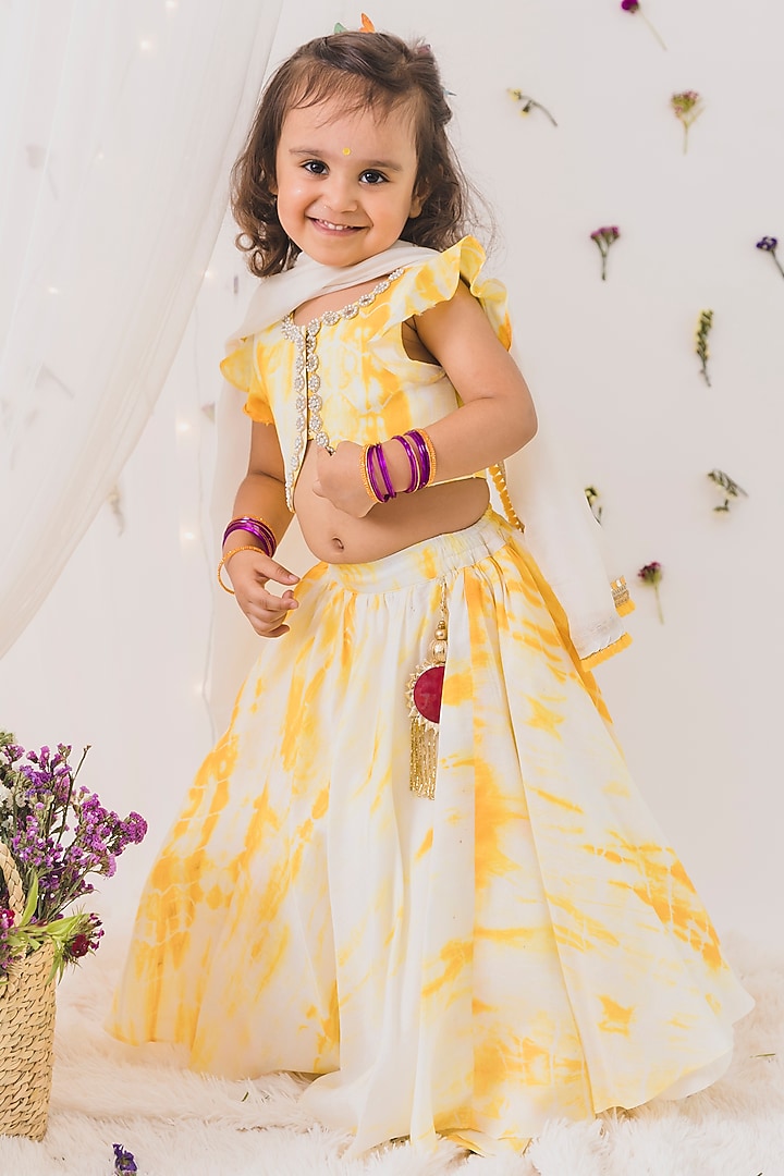 Ivory & Yellow Silk Tie-Dye Lehenga Set For Girls by Chotibuti at Pernia's Pop Up Shop