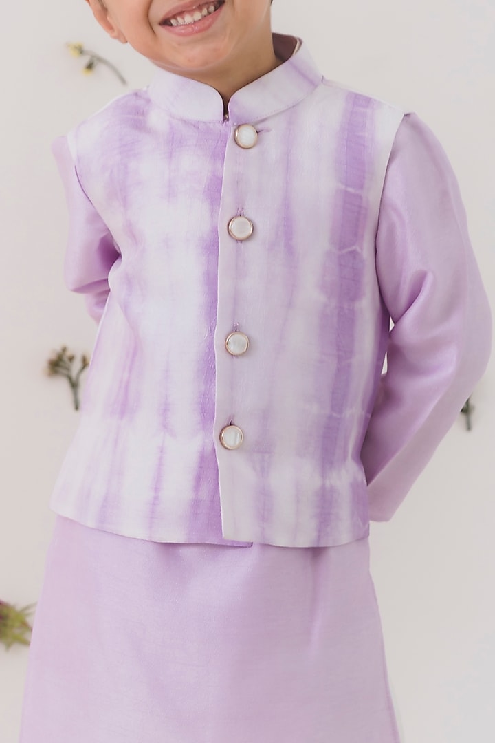 Lilac Silk Tie-Dye Bundi Jacket With Kurta Set For Boys by Chotibuti at Pernia's Pop Up Shop