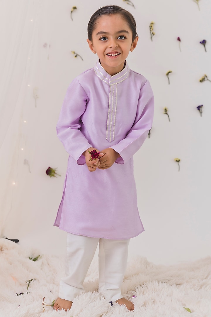 Lilac Silk Tie-Dye Bundi Jacket With Kurta Set For Boys by Chotibuti at Pernia's Pop Up Shop