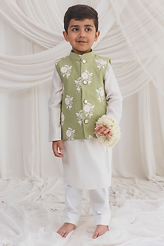 Green Mul Chanderi Embroidered Bundi Jacket Set For Boys by Chotibuti