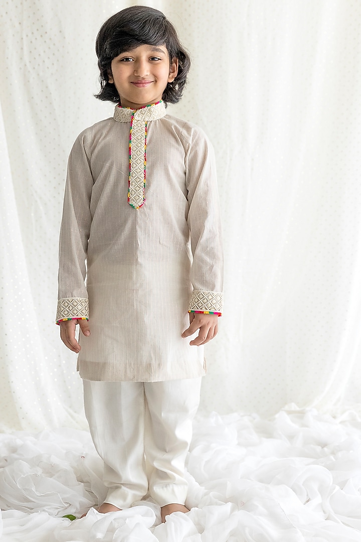 Off-White Cotton Kurta Set For Boys by Chotibuti