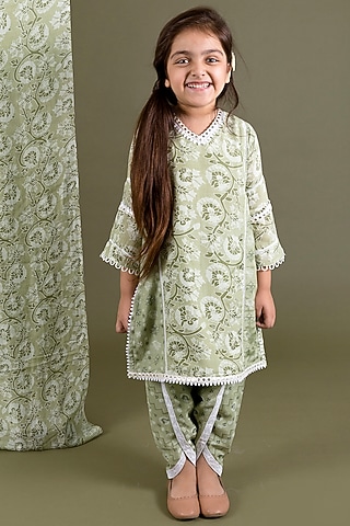Green Muslin Dhoti Set For Girls by Chotibuti
