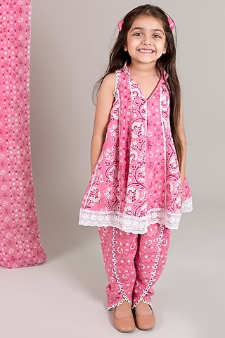 Pink Muslin Printed Dhoti Set For Girls by Chotibuti