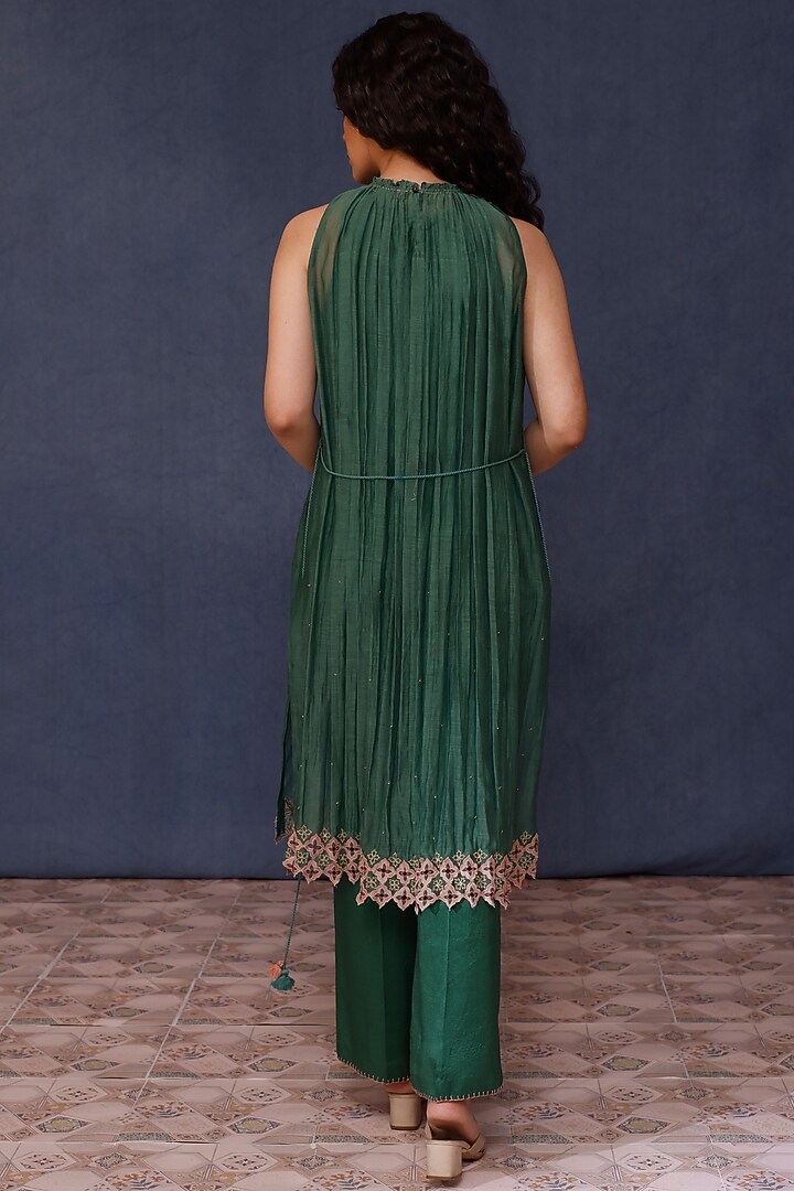 Green Malai Cotton Embroidered Kurta Set by Chokhi Chorri at Pernia's Pop Up Shop