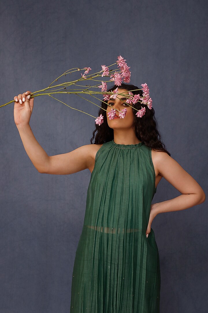 Green Malai Cotton Embroidered Kurta Set by Chokhi Chorri at Pernia's Pop Up Shop