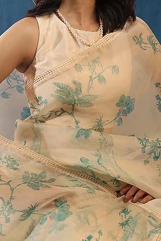 White Printed Saree Set by Chokhi Chorri